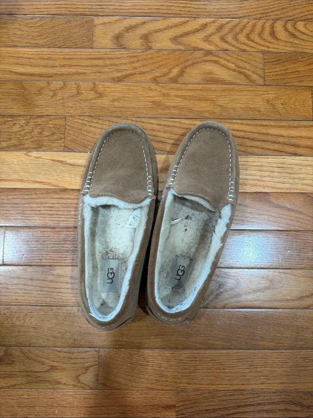 UGG Men’s Suede Moccasin Slippers - Chestnut/Tan